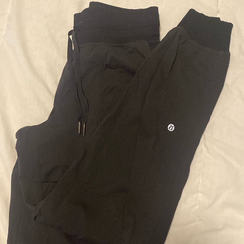 lululemon jogger size 4